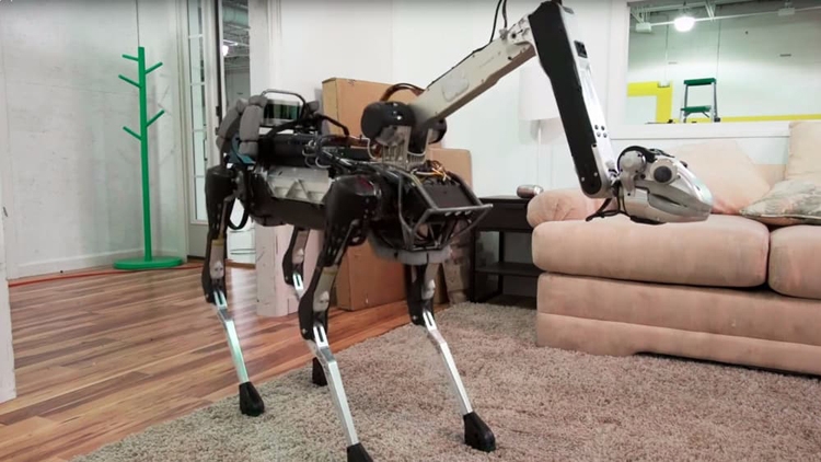 Фото - Видео дня: четвероногий робот Boston Dynamics SpotMini с головой-манипулятором»