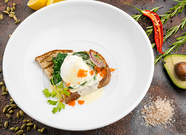 Фото - Рецепт для воскресного завтрака: яйцо-бенедикт со шпинатом