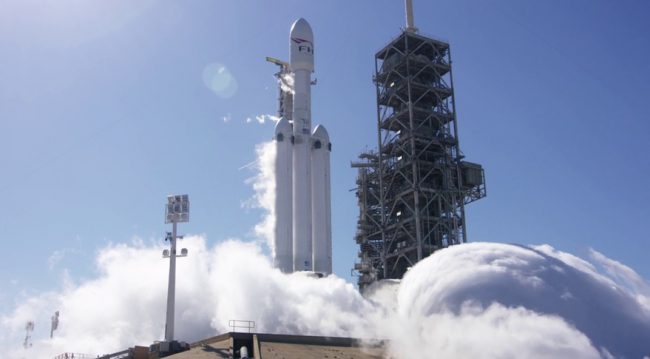 Фото - SpaceX провела успешный статический прожиг двигателей ракеты Falcon Heavy